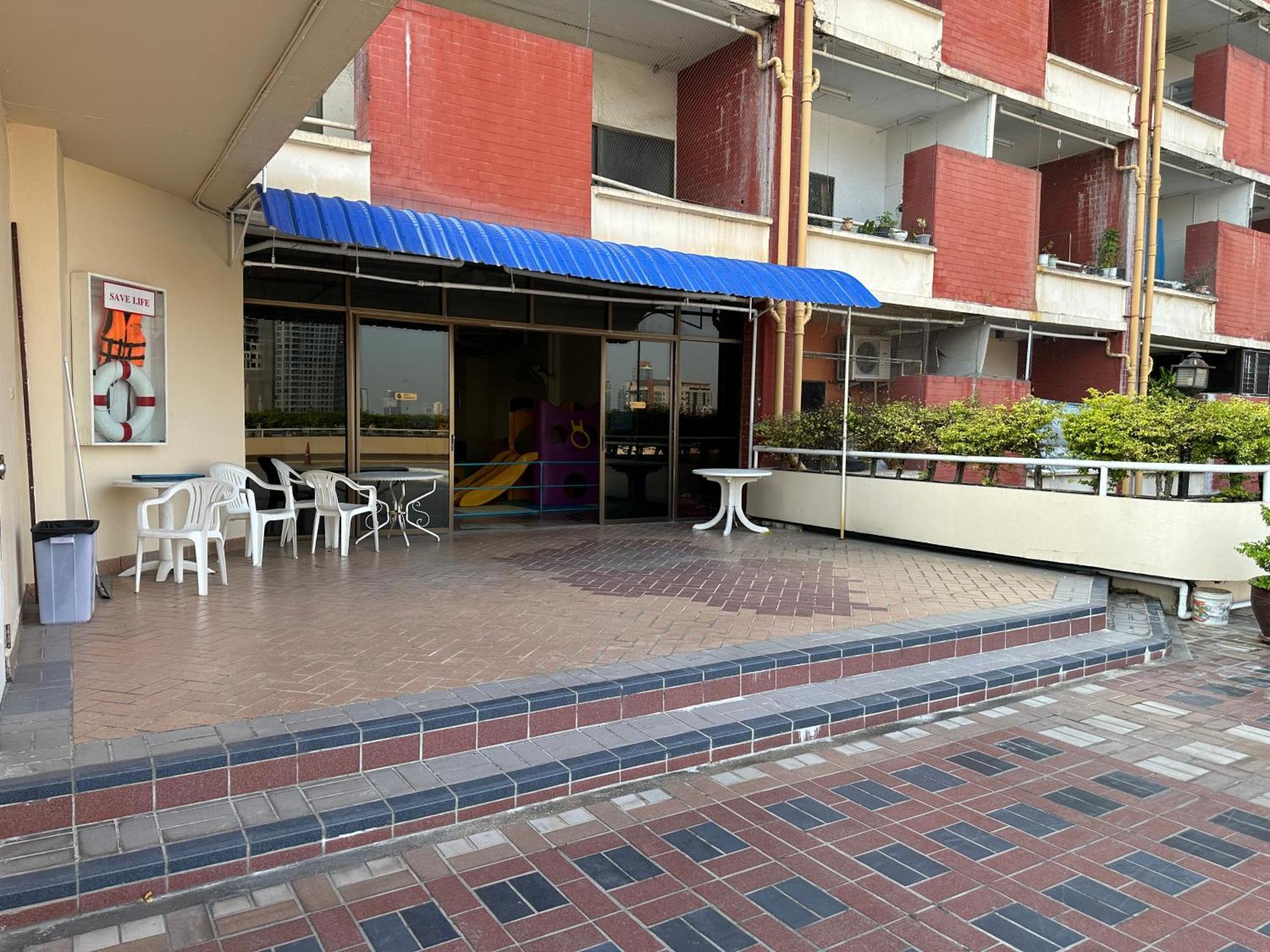 Country Complex Bangna Aparthotel Bangkok Exterior photo